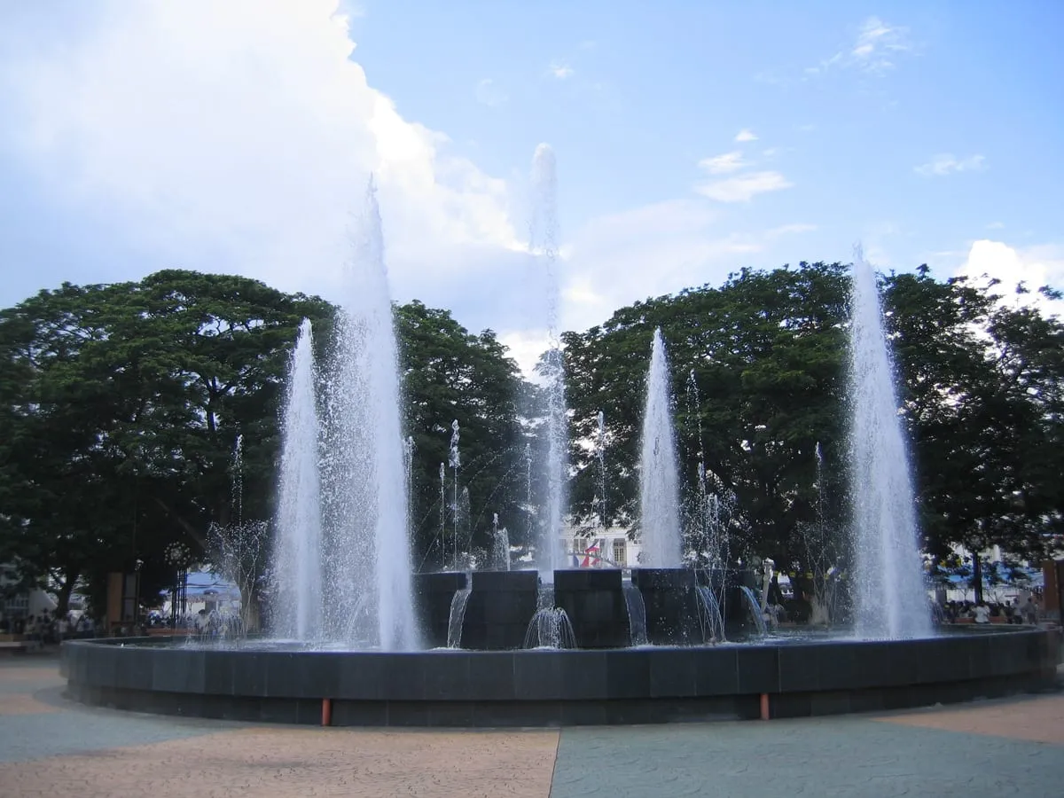 Batangas Provincial Capitol Fountain, 2005