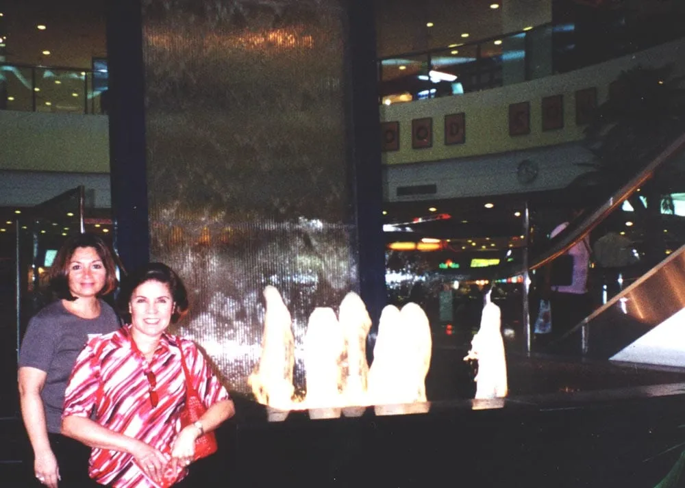 EDSA Shangrila Plaza 100ft Waterwall, 2001