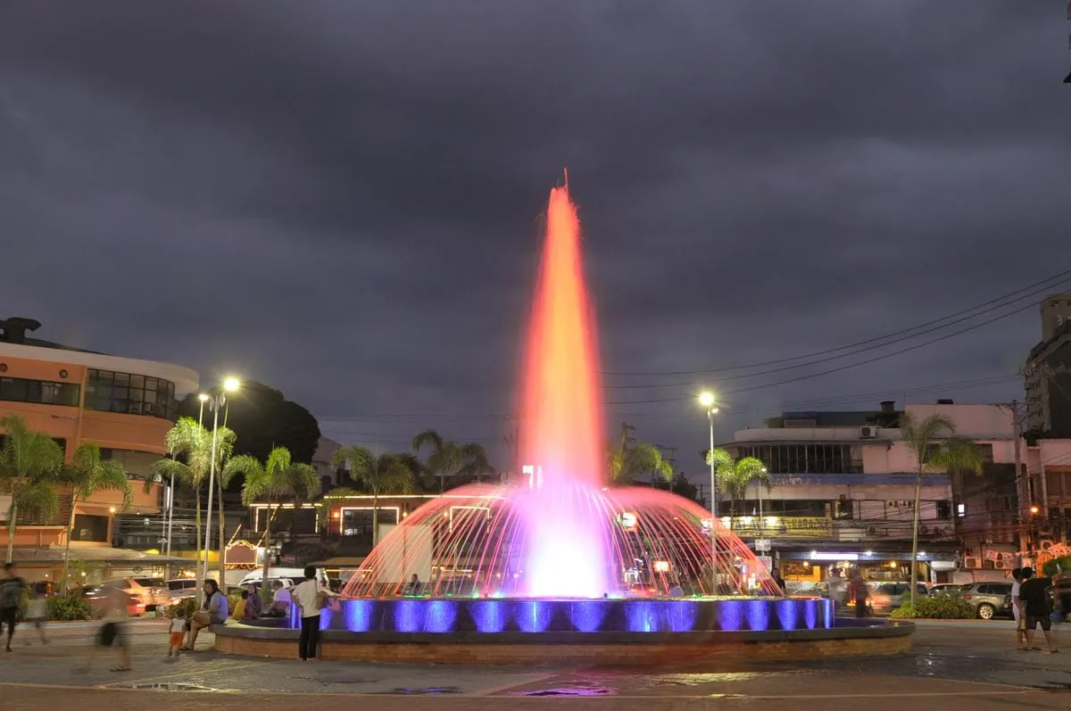 Remedios Circle Multi-pattern fountain, Manila, 2016 3