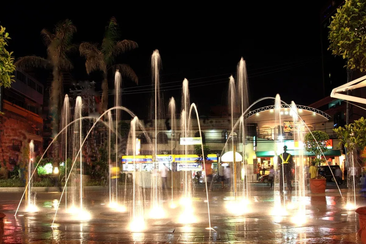 Robinsons-Midtown-Interactive-Fountain,-2007