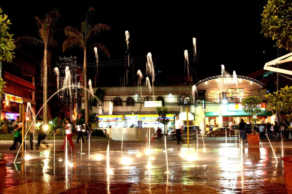 Robinsons,-Midtown-Mall-Interactive-Fountain,-Manila-2007