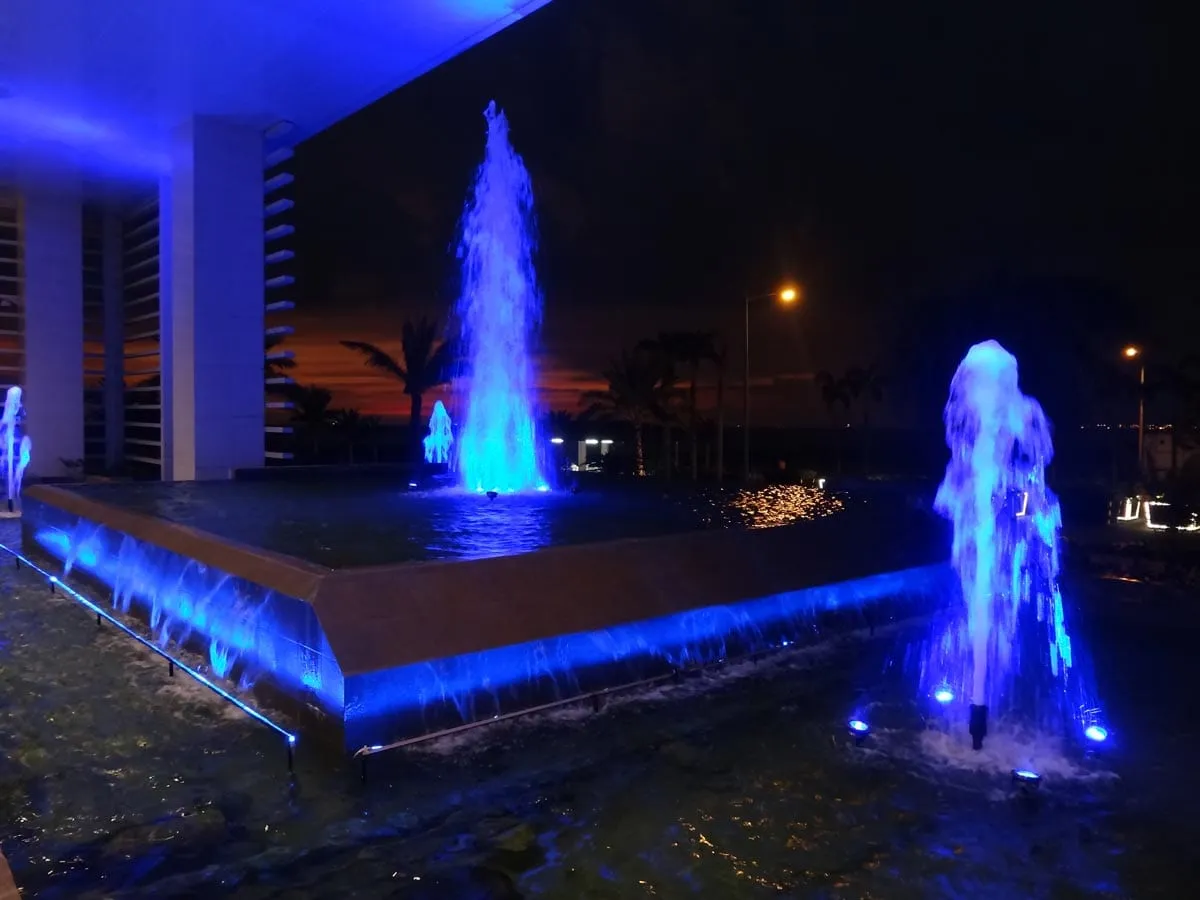 Solaire VIP Entrance Foaming Jets, 2013