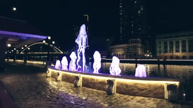 Foaming Jets and Geysers